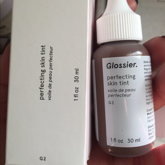 Glossier skin tint G2 - Picture 2 of 2
